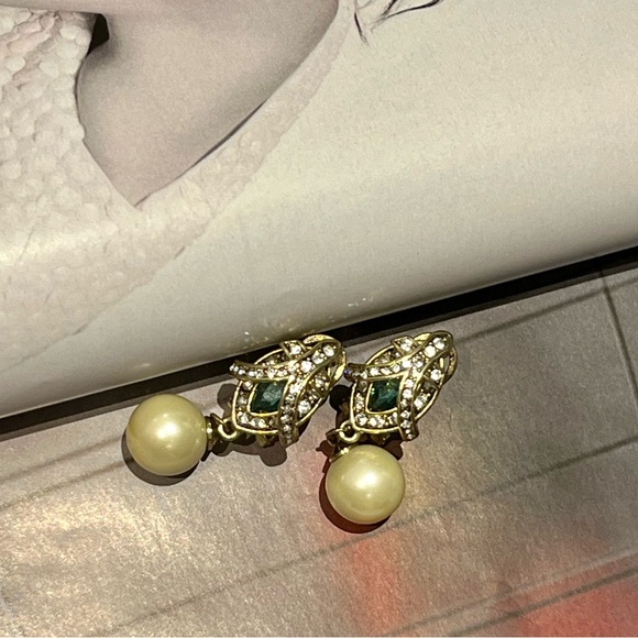 Elegant Pearl and Crystal Drop Earrings - Black Friday sale!🥳 - Picture 3 of 4